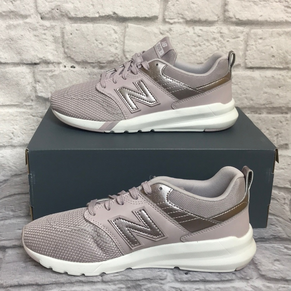 New Balance Lifestyle Tennis Shoes Sz 8D Women’s